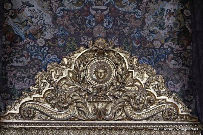 Headboard Sun King at Mercury Lounge, Versailles