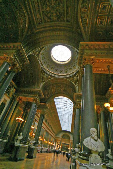 View columns of living Battles, Versailles