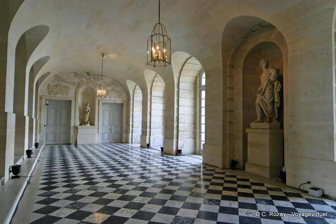 Checkerboard effect Hoquetons lounge, Versailles