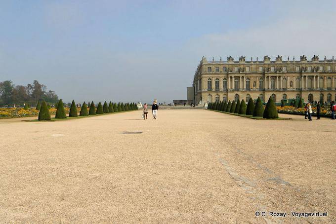 Between the beds of the south, towards the Orangerie, Versailles