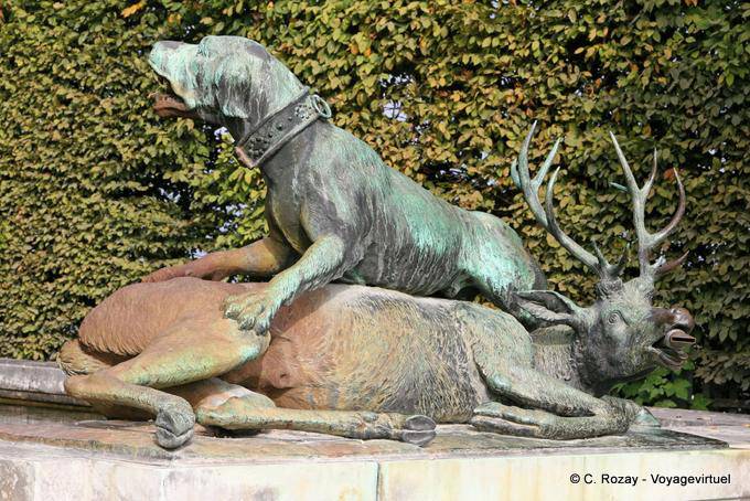 Bronze hunting dog and deer, Versailles