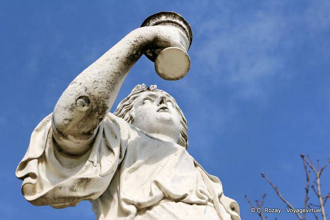 Statue of Artemise Versailles