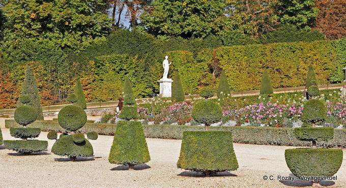Park, funny topiaries, Versailles