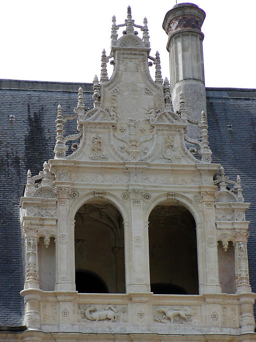 Columns, pilasters, entablatures, shells and medallions, Azay-le-Rideau, France.