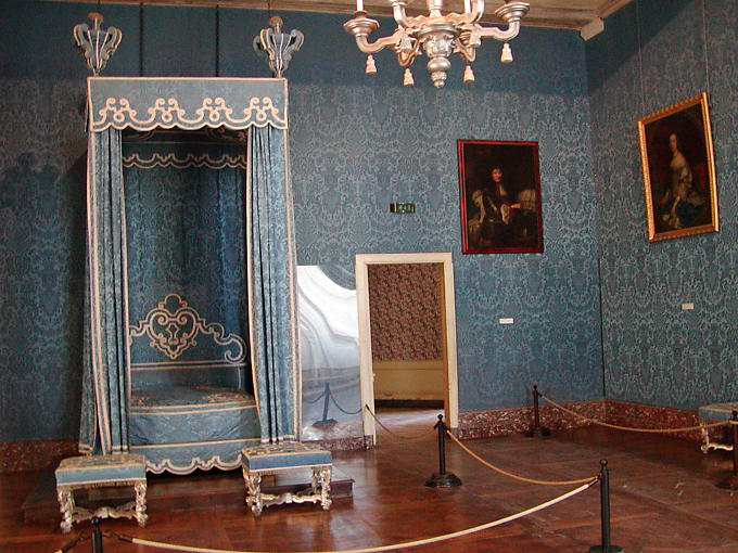 Queen bedroom, Chambord Castle, France.