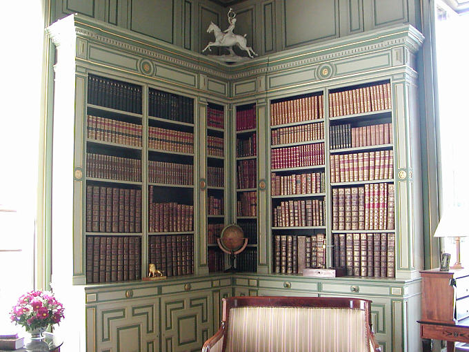 The bibliohèque, Château de Cheverny, France.