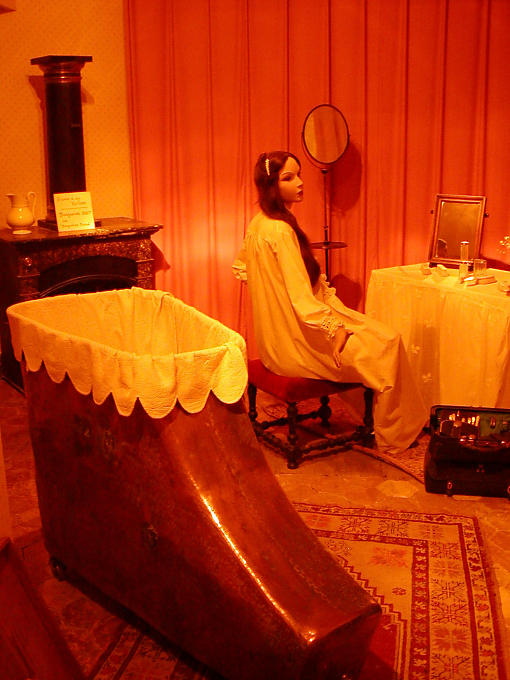 The bath, period reconstruction, Castle of Ussé, France.