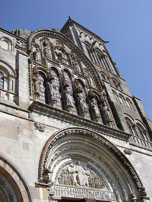 Grand eardrum, exterior view, Basilica of Vezelay, France.
