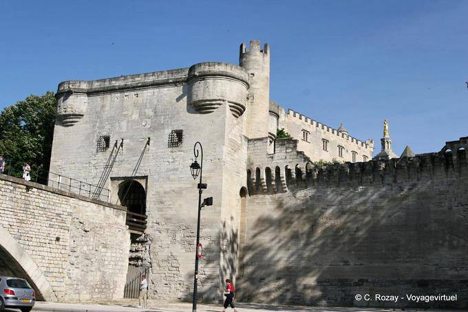 Fortifications and drawbridge at the entrance of the city, Saint-Benezet Bridge, Avignon, Provence, France