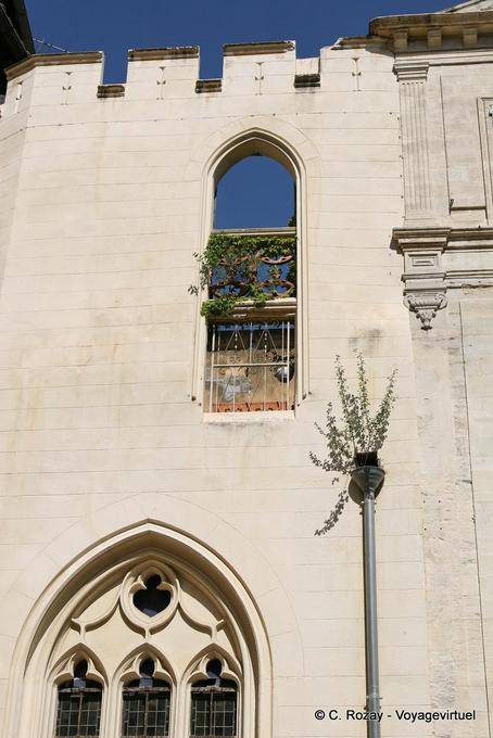 Window on the sky, White Penitents Chapel built in 1500, Avignon, Provence, France