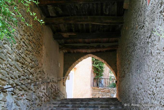 Bormes-les-Mimosas, wood vaulted passage, Provence, France