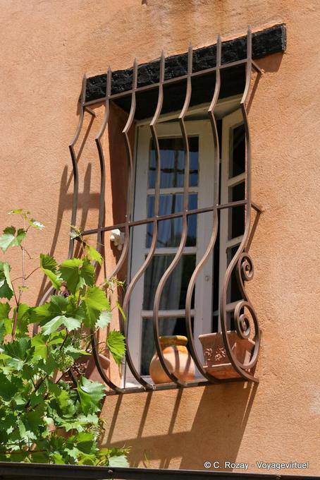 La Garde-Freinet, protectet window, Provence, France