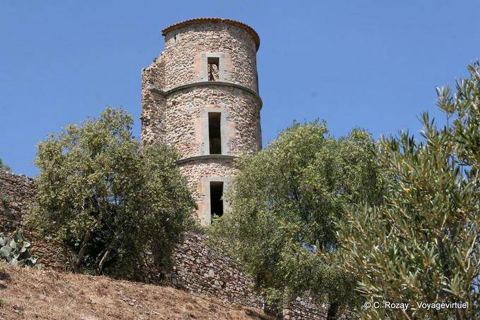 Grimaud castle tower resting on the rock, Provence, France