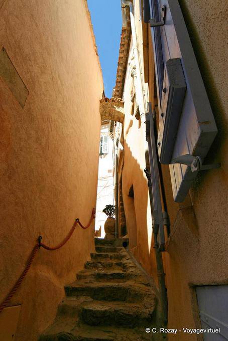 Ramatuelle, traboule staircase, Provence, France