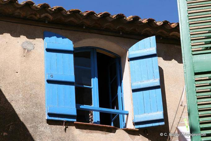 Ramatuelle, blue shutters, Provence, France