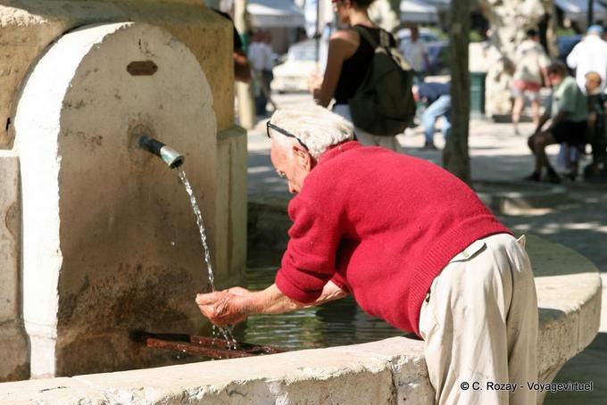 Saint-Tropez, refresh at the fountain, Provence, France