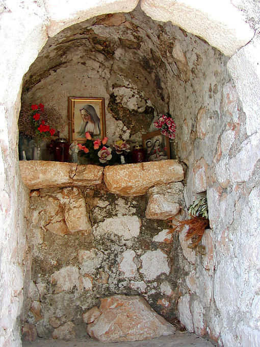 Small chapel on the way to the seafront, Starigrad, Croatia