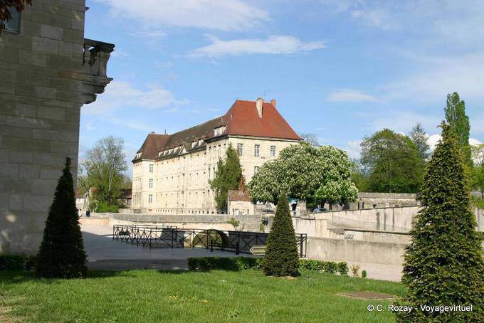 Another view of the General Hospital of Charity seen from the media library, Dole - France