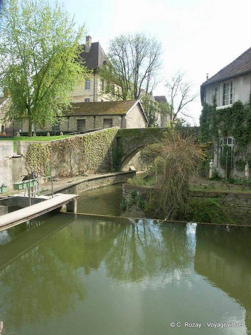 In the meandering channel tanners, Dole - France