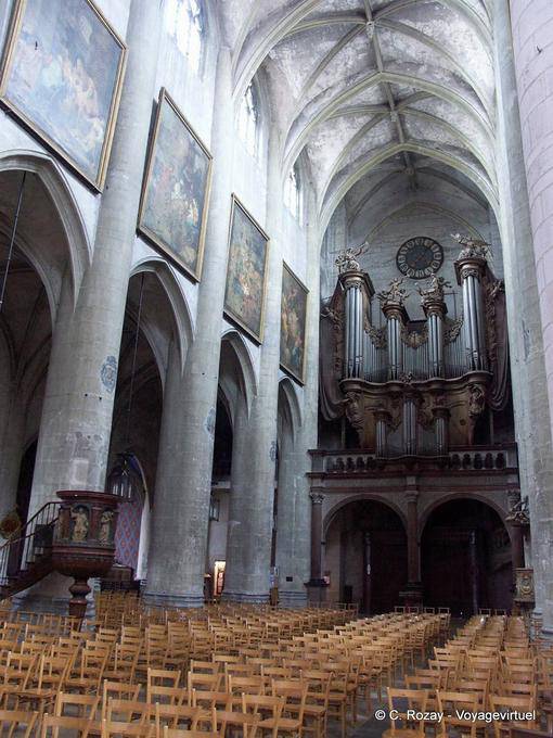 Great organ based on the rood screen Rupt of the Notre Dame Dole - France