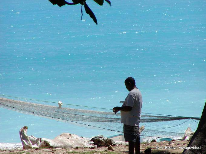 Fishing net darning along the Caribbean Sea, Dominican Rep.