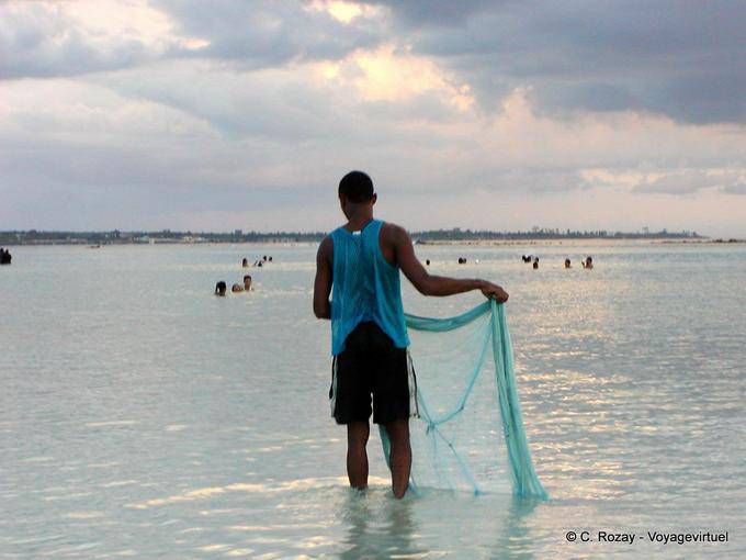 Fisherman nets to Calle Bahia San Andres, Boca Chica, Dominican Rep.