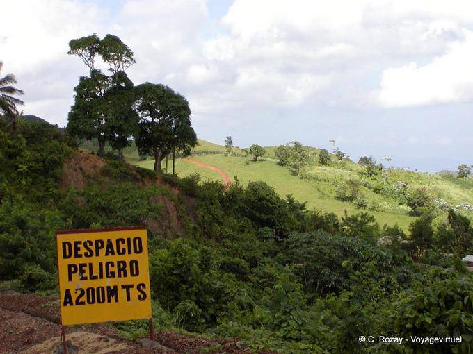 Despacio peligro in the countryside, El Seibo, Dominican Rep.