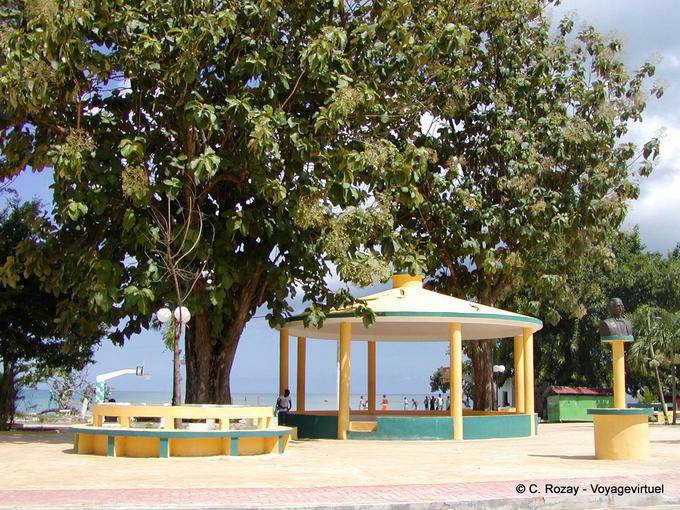 Shaded kiosk, Loaves, Dominican Rep.