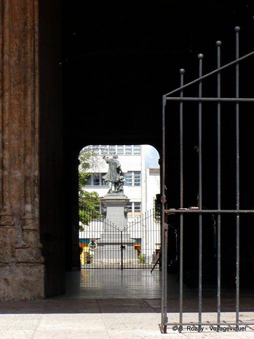 Passage leading to Parque Colon, Santo Domingo, Dominican Rep.