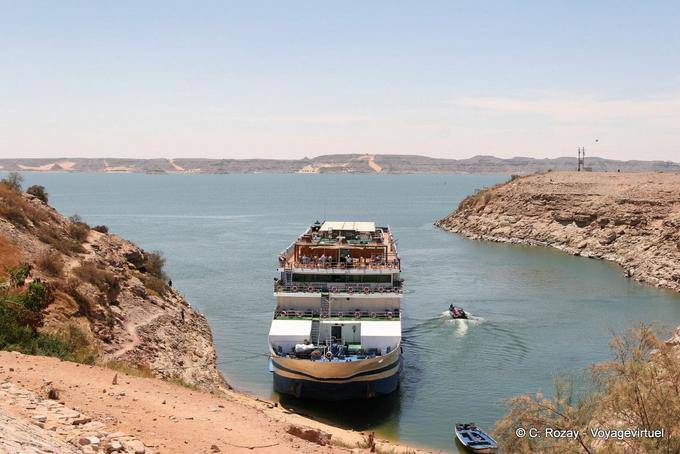 Arrival of the cruise ship at the foot of the temple, Abu Simbel - Egypt
