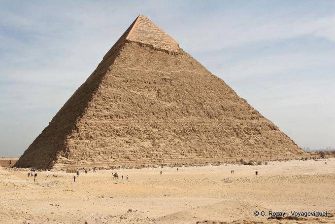 Khafre pyramid: the faces are oriented in the four cardinal points - Egypt