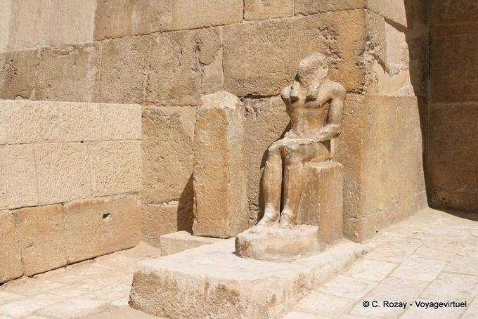 Statue of Horus disfigured Giza Necropolis - Egypt