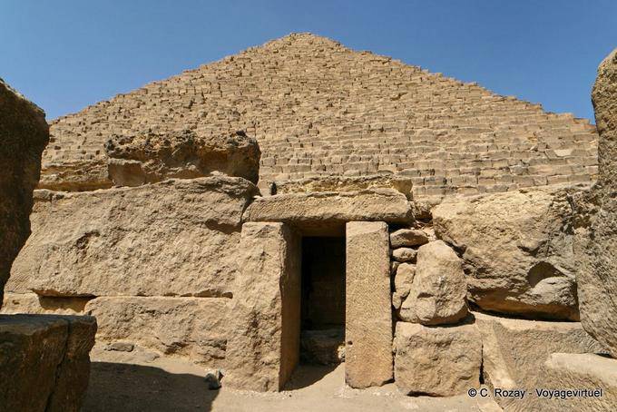 The entrance to the chapel of the cult of Menkaure, Featuring north of the pyramid - Egypt