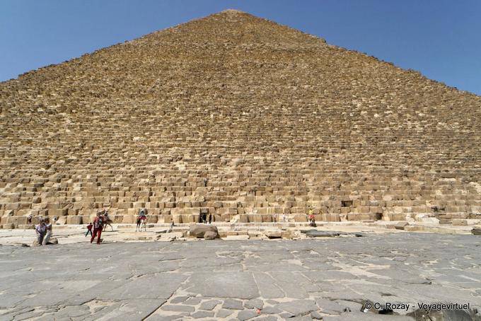 Platform between stone and sky, the Great Pyramid of Khufu - Egypt