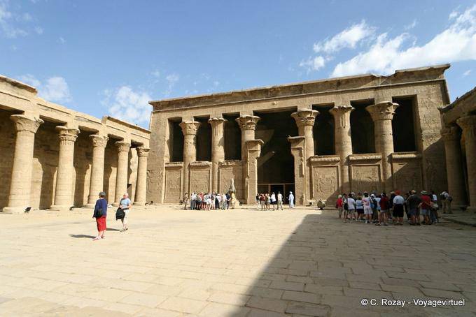 Temple courtyard, opposite the entrance to the Great Hypostyle Hall of Edfu - Egypt
