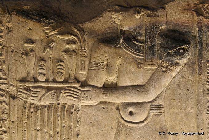 Temple of Kom Ombo, admirable fragment of a goddess carrying a tray - Egypt