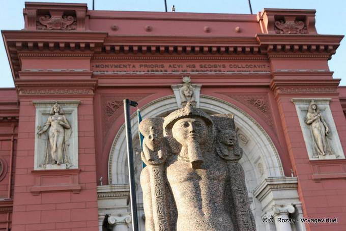 Statue of Pharaoh entrance to the archaeological museum, Cairo - Egypt