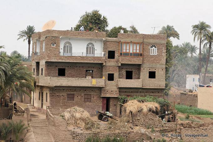 House in a village in the Nile to Luxor - Egypt