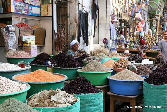 Etal pulses in green bowls, Luxor - Egypt