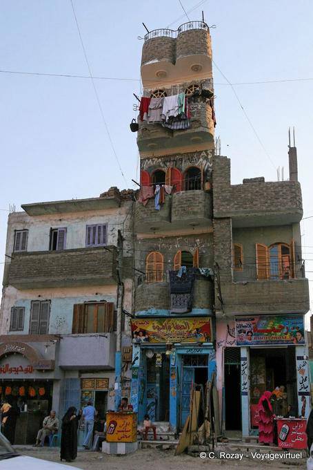 Amazing building a house leaning to four storeys, Luxor - Egypt