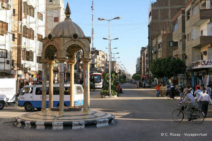 Place between the ledge and the avenue Al Mathan, Luxor - Egypt