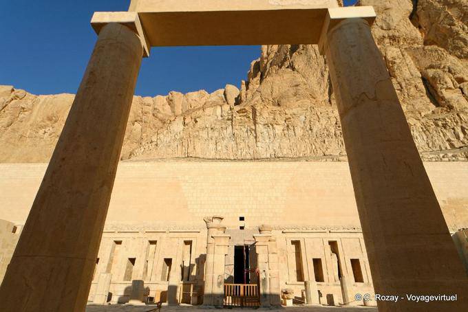 Access to the porch before the shrine of Amun, Hatshepsut, fifth queen of the Eighteenth Dynasty - Egypt