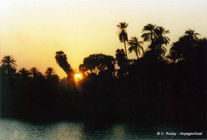 Hide and seek with the sun on the Nile - Egypt