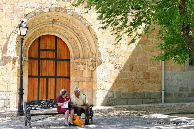 Talk on the bench, Ávila - Spain