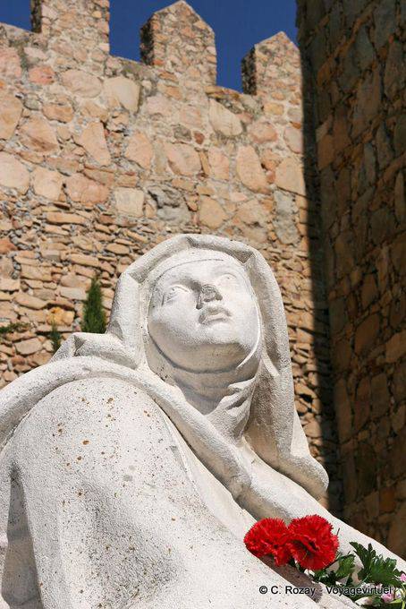 Close-up on the statue of Santa Teresa de Ávila - Spain