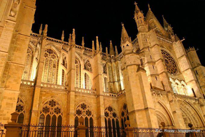 Gothic, seen at night, León Cathedral - Spain