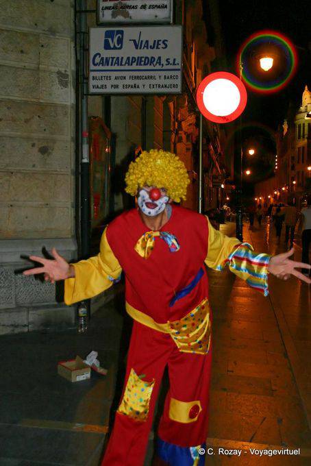 Clown in a pedestrian street, León - Spain