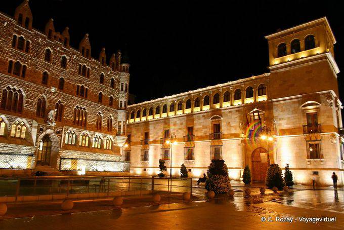 León by night, Plaza San Marcelo Diputación - Spain