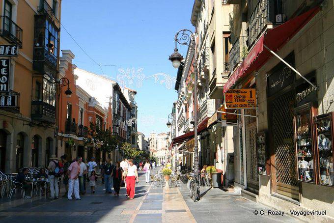 Walk in the Calle Ancha, pedestrianized street, León - Spain