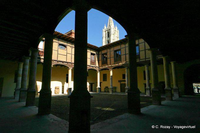 Bishopric of Leon, Plaza de Regla, 7, León - Spain